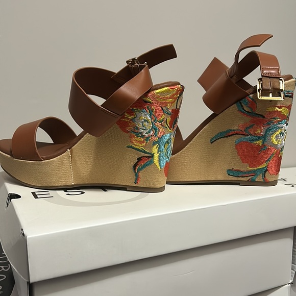 Tan Wedge - Picture 3 of 4